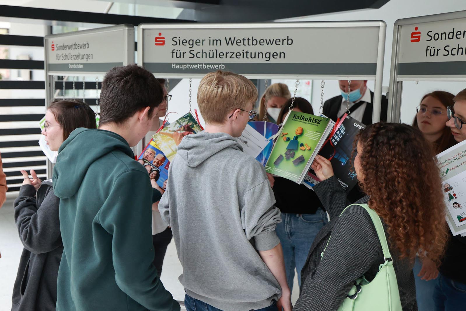 SparkasseSchuelerzeitung2022_Zeitungsstaender_600_400.jpg